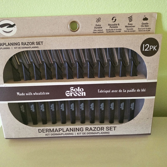 Black Dermaplaning Razor Set - Picture 2 of 3